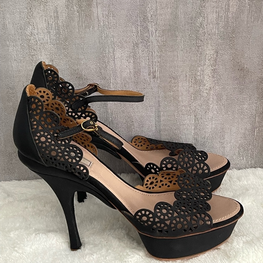 Nina Ricci Leather Lasercut Accents Sandals